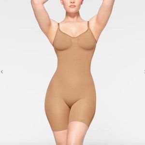 Skims Sculpting Bodysuit Mid Thigh